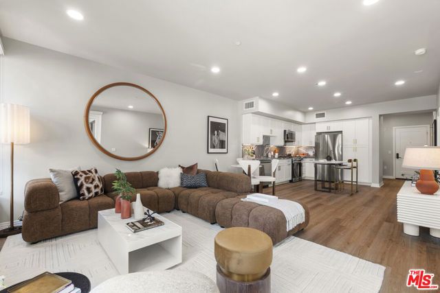 7428 Santa Monica Boulevard 202, West Hollywood, CA 90046