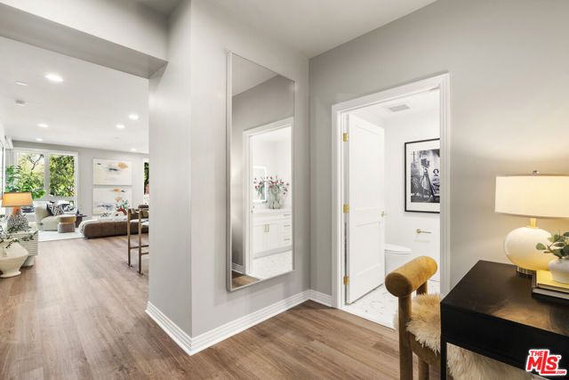 7428 Santa Monica Boulevard 202, West Hollywood, CA 90046