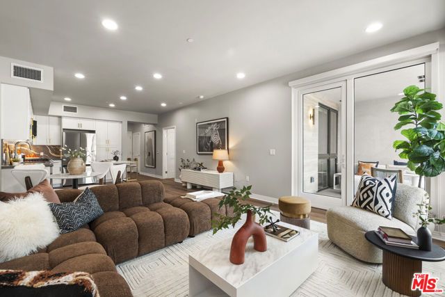 7428 Santa Monica Boulevard 202, West Hollywood, CA 90046