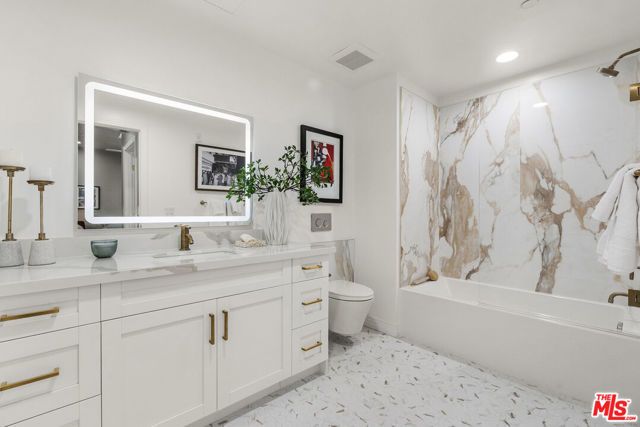 7428 Santa Monica Boulevard 202, West Hollywood, CA 90046