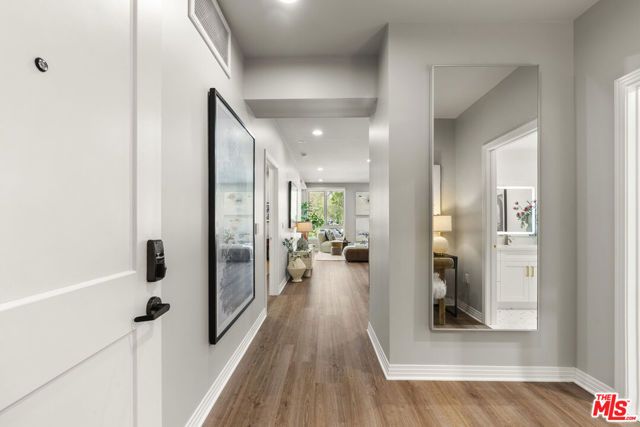 7428 Santa Monica Boulevard 202, West Hollywood, CA 90046