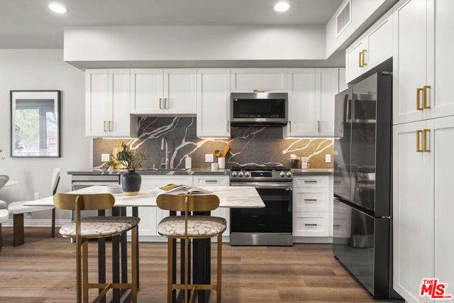 7428 Santa Monica Boulevard 202, West Hollywood, CA 90046