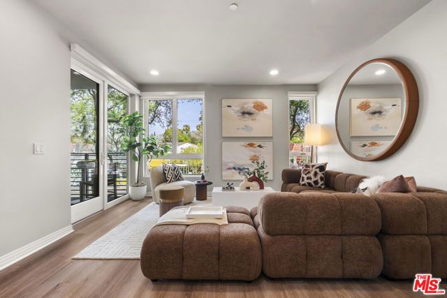 7428 Santa Monica Boulevard 202, West Hollywood, CA 90046