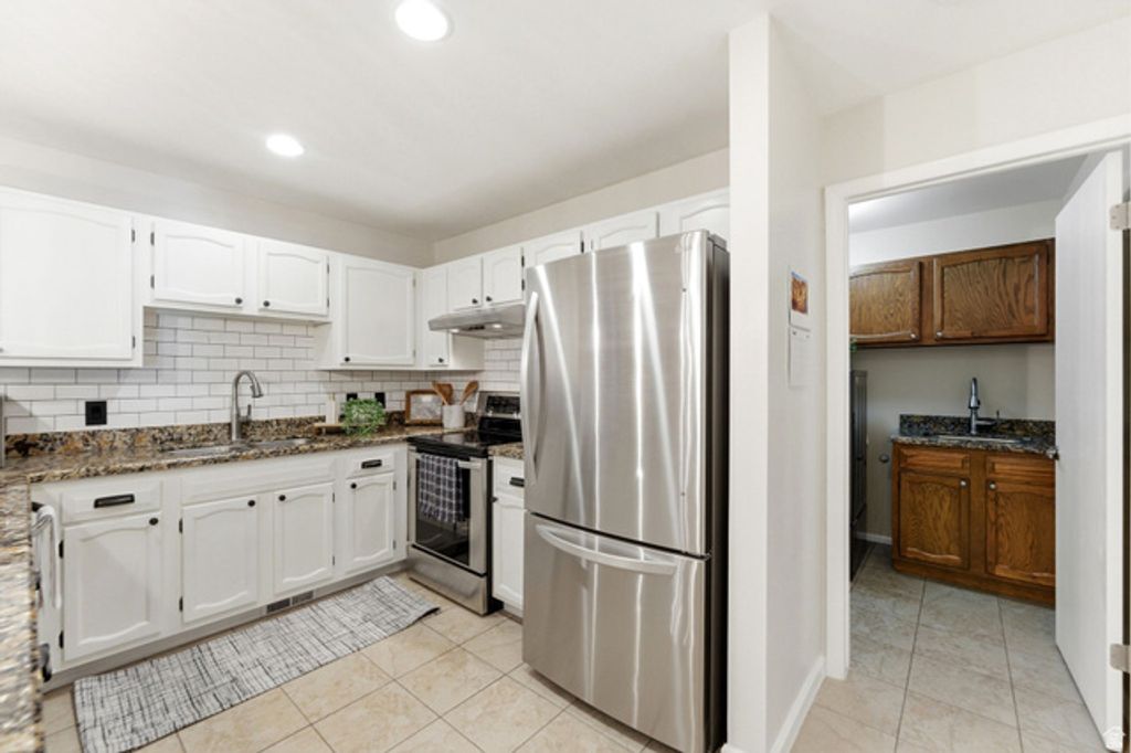 Image 16 of property listing at 4822 S HOLLADAY BLVD #110, Holladay, UT 84117