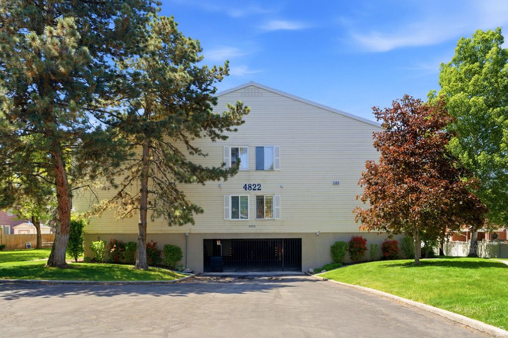 Image 27 of property listing at 4822 S HOLLADAY BLVD #110, Holladay, UT 84117
