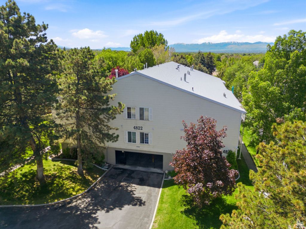 Image 28 of property listing at 4822 S HOLLADAY BLVD #110, Holladay, UT 84117
