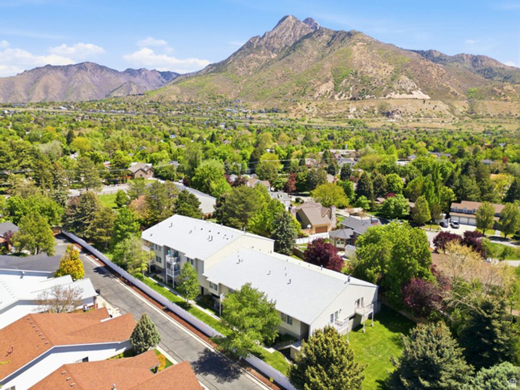 Image 30 of property listing at 4822 S HOLLADAY BLVD #110, Holladay, UT 84117