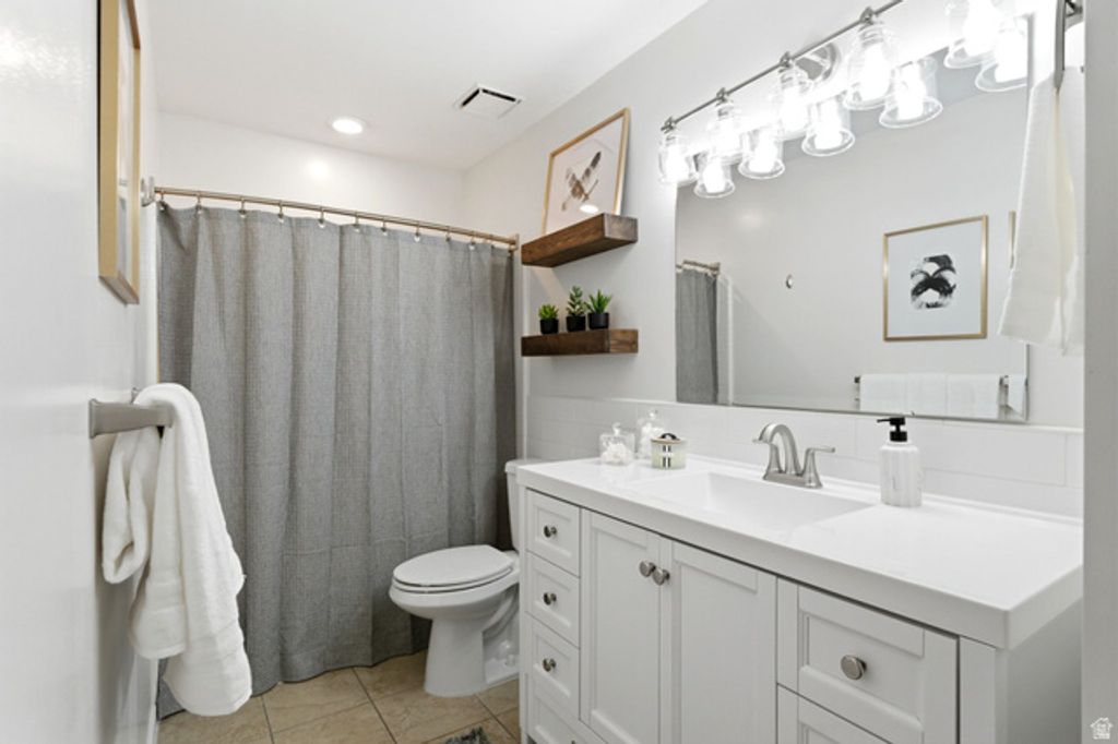 Image 4 of property listing at 4822 S HOLLADAY BLVD #110, Holladay, UT 84117