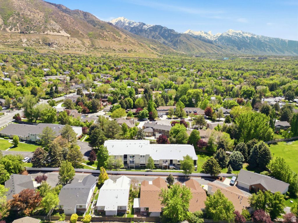 Image 31 of property listing at 4822 S HOLLADAY BLVD #110, Holladay, UT 84117