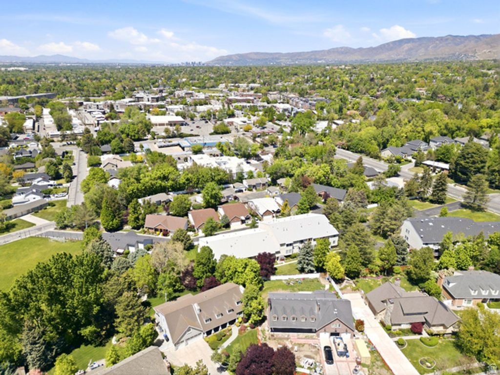 Image 32 of property listing at 4822 S HOLLADAY BLVD #110, Holladay, UT 84117