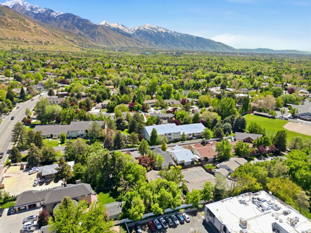 Image 33 of property listing at 4822 S HOLLADAY BLVD #110, Holladay, UT 84117