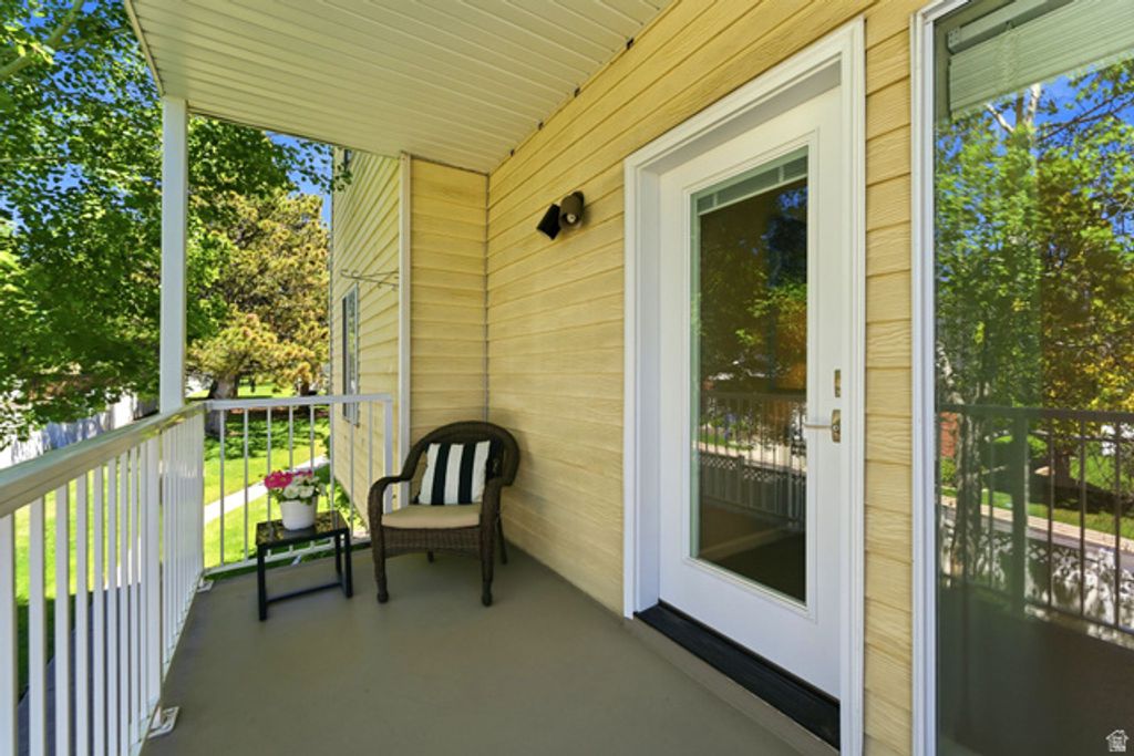 Image 7 of property listing at 4822 S HOLLADAY BLVD #110, Holladay, UT 84117