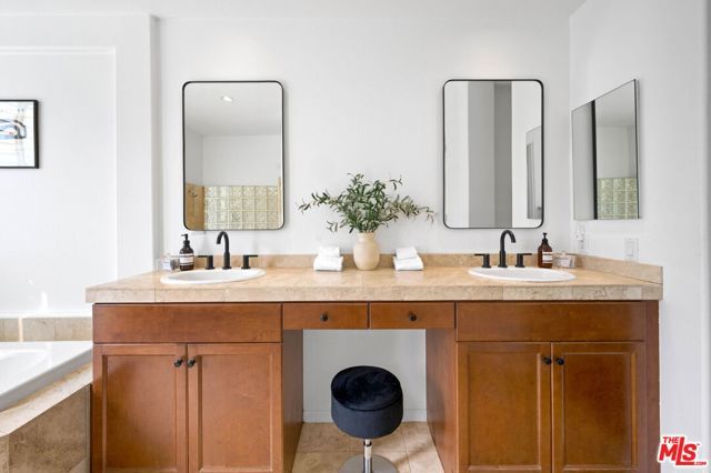 1441 Lorena Way, Palm Springs, CA 92262