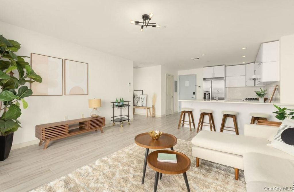 10909 15th ave N302, College Point, NY 11356