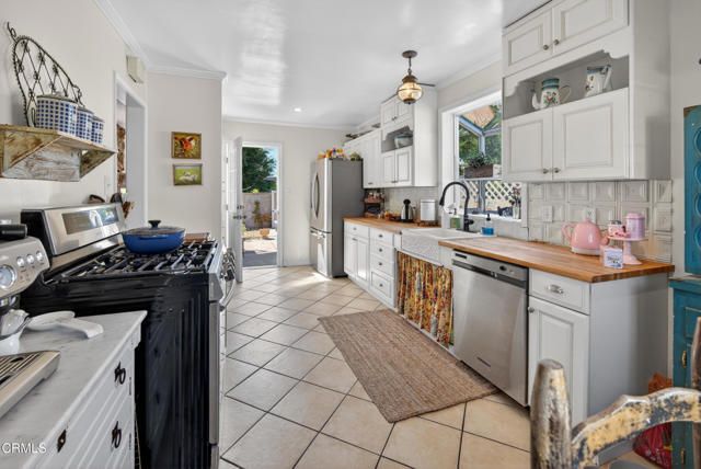 457 Valmore Avenue, Ventura, CA 93003