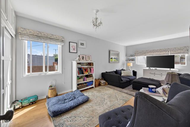 457 Valmore Avenue, Ventura, CA 93003