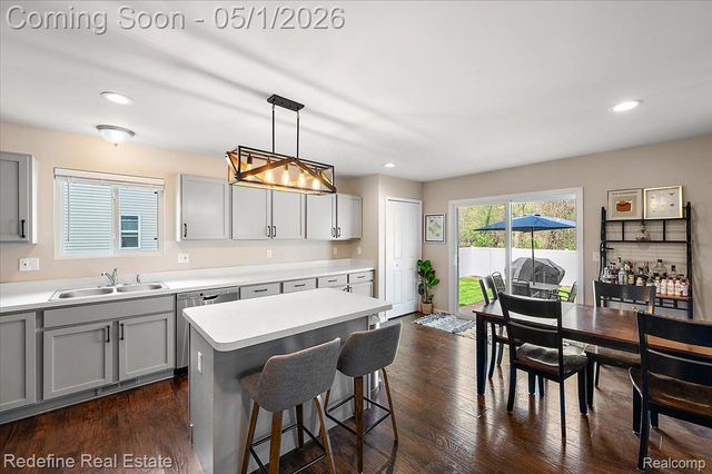 310 Fountain Park Drive, Waterford Charter Township, MI 48327