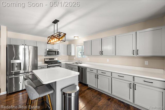 310 Fountain Park Drive, Waterford Charter Township, MI 48327