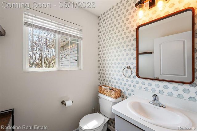 310 Fountain Park Drive, Waterford Charter Township, MI 48327