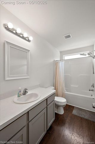 310 Fountain Park Drive, Waterford Charter Township, MI 48327