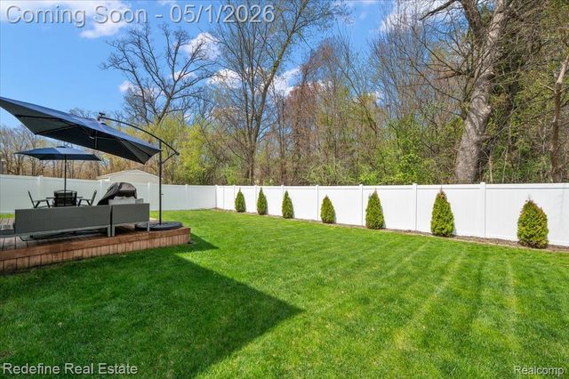 310 Fountain Park Drive, Waterford Charter Township, MI 48327