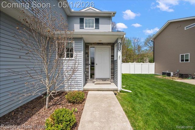 310 Fountain Park Drive, Waterford Charter Township, MI 48327
