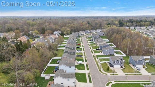 310 Fountain Park Drive, Waterford Charter Township, MI 48327