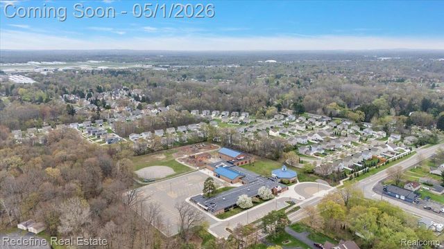 310 Fountain Park Drive, Waterford Charter Township, MI 48327