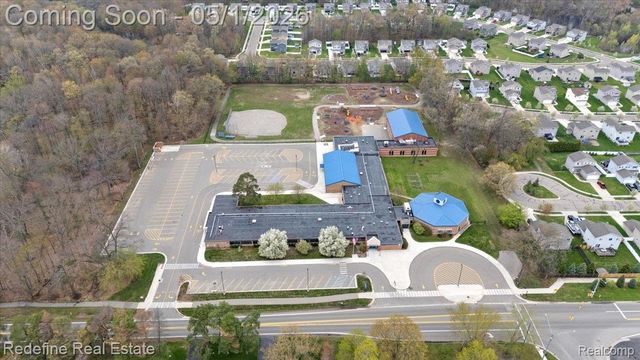 310 Fountain Park Drive, Waterford Charter Township, MI 48327