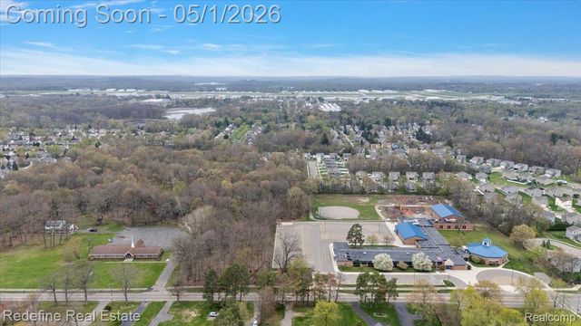310 Fountain Park Drive, Waterford Charter Township, MI 48327