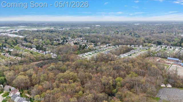 310 Fountain Park Drive, Waterford Charter Township, MI 48327
