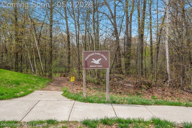 310 Fountain Park Drive, Waterford Charter Township, MI 48327