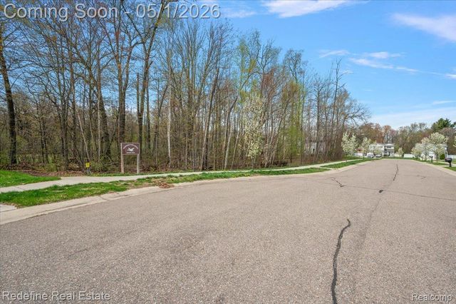 310 Fountain Park Drive, Waterford Charter Township, MI 48327