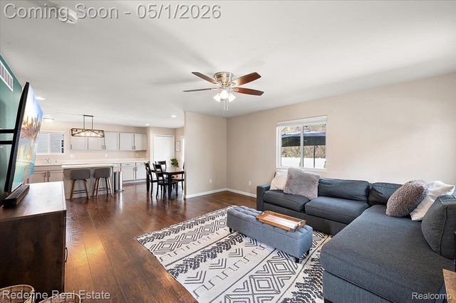 310 Fountain Park Drive, Waterford Charter Township, MI 48327