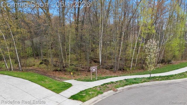 310 Fountain Park Drive, Waterford Charter Township, MI 48327