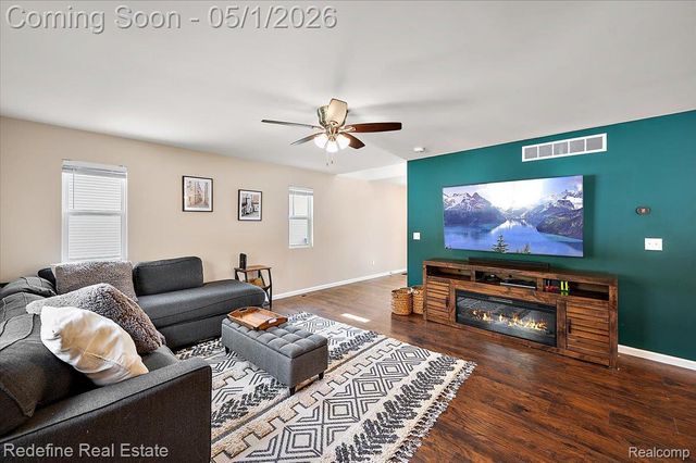 310 Fountain Park Drive, Waterford Charter Township, MI 48327