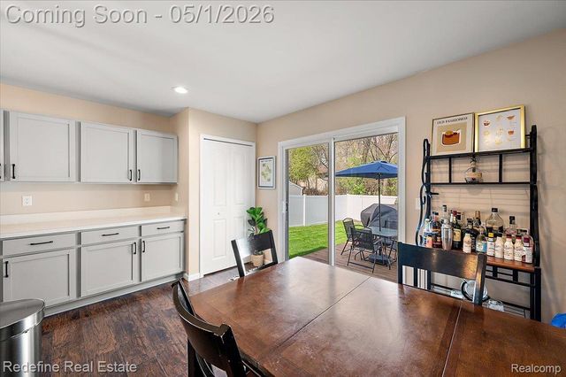 310 Fountain Park Drive, Waterford Charter Township, MI 48327