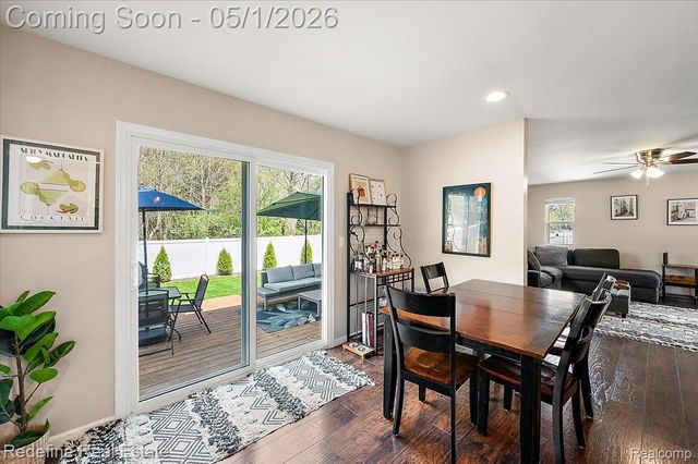 310 Fountain Park Drive, Waterford Charter Township, MI 48327