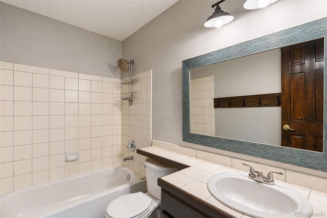 22351 E Lake Place, Aurora, CO 80015