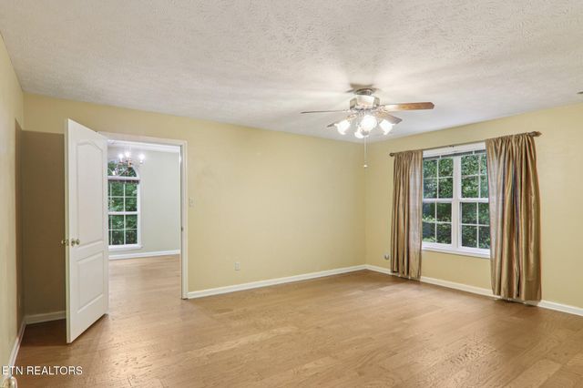 317 Fallen Oak Circle, Seymour, TN 37865