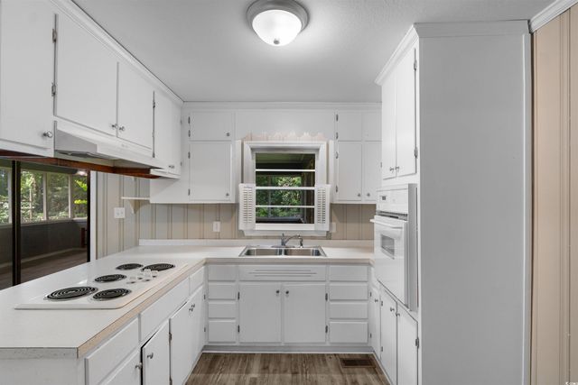 1706 Sherwood Dr., Conway, SC 29526