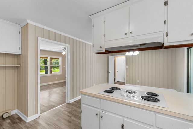 1706 Sherwood Dr., Conway, SC 29526