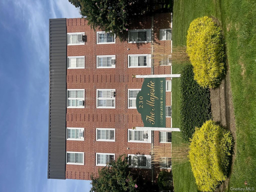 230 Central Avenue 3J, Lawrence, NY 11559