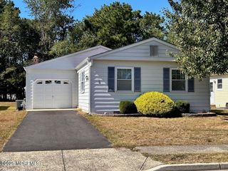 8 Wakan Court, Toms River, NJ 08757