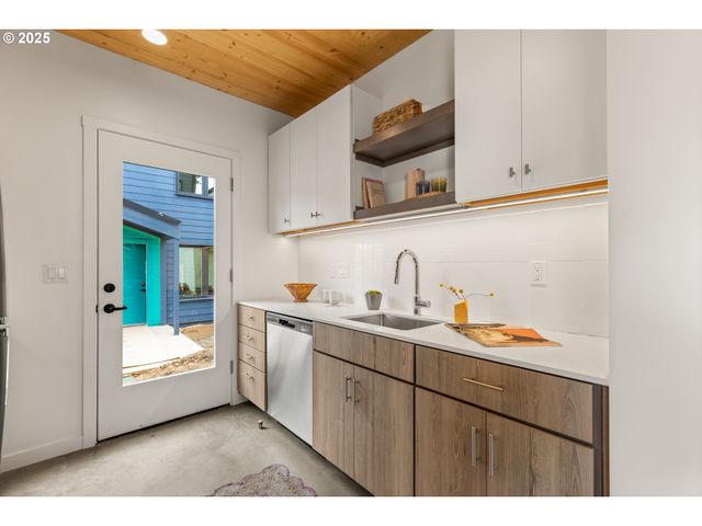 3738 Se Harvey St 1, Milwaukie, OR 97222