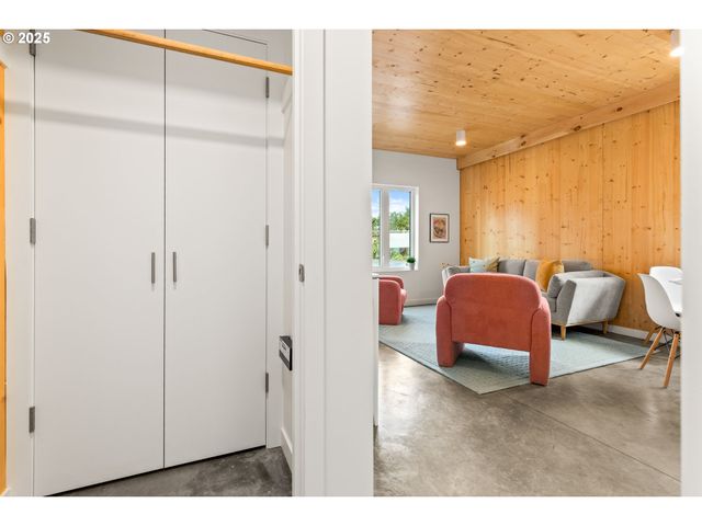 3738 Se Harvey St 1, Milwaukie, OR 97222