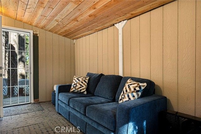 583 W Victoria Court, Lake Arrowhead, CA 92352