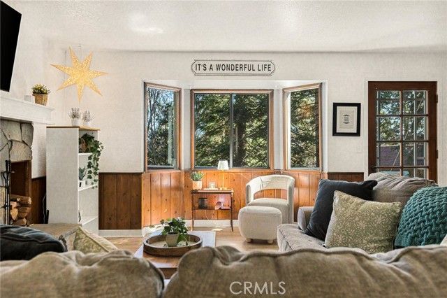 583 W Victoria Court, Lake Arrowhead, CA 92352