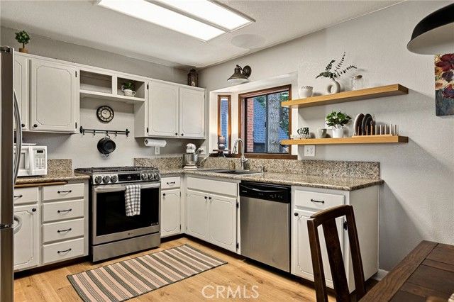 583 W Victoria Court, Lake Arrowhead, CA 92352