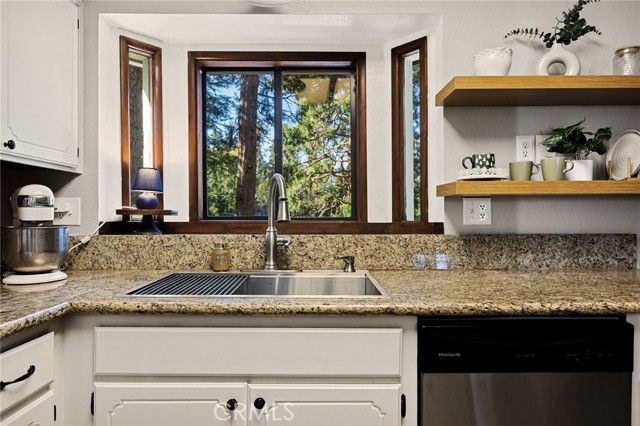 583 W Victoria Court, Lake Arrowhead, CA 92352